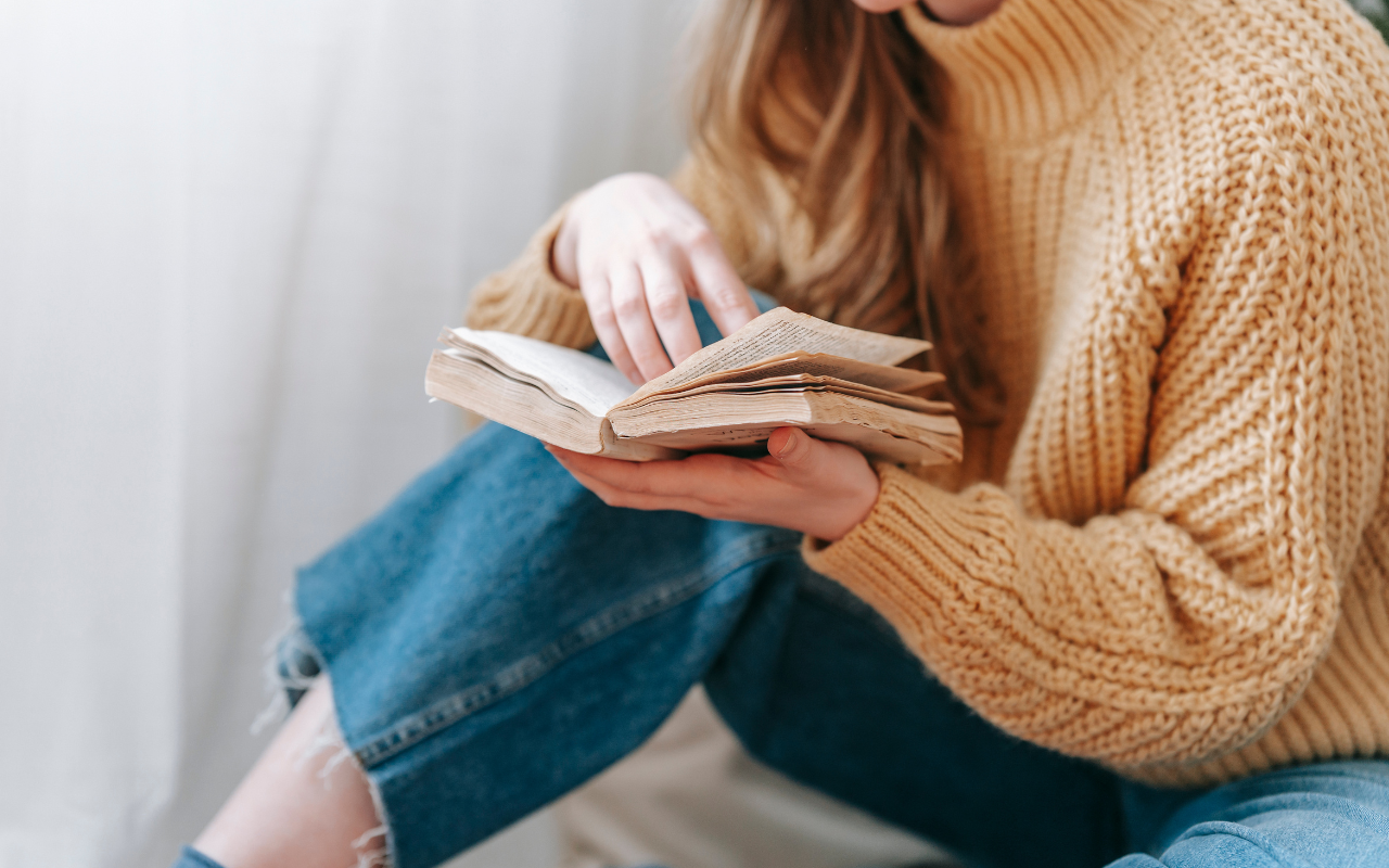 What Is A Good Gift For A Book Lover? A Guide For Thoughtful Givers